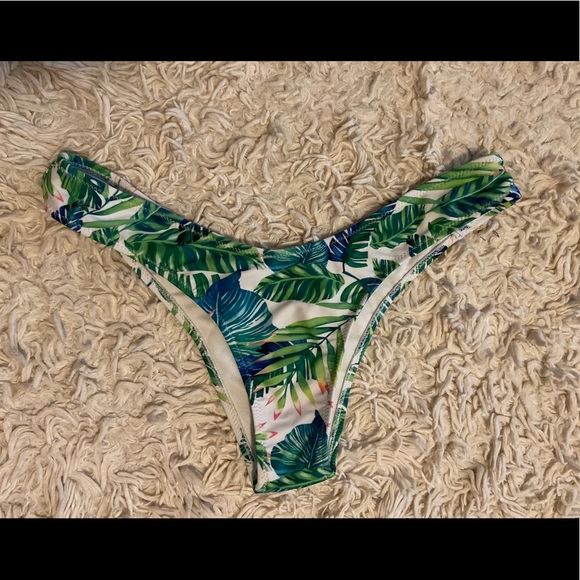 Cute Bikini Set - Picture 2 of 4